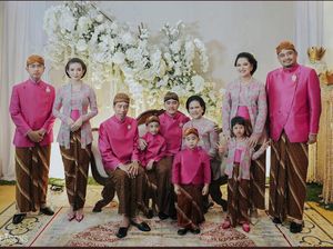 Potret Akhirnya Nahyan Tampil Pakai Beskap di Pernikahan Kaesang-Erina Potret Akhirnya Nahyan Tampil Pakai Beskap di Pernikahan Kaesang-Erina