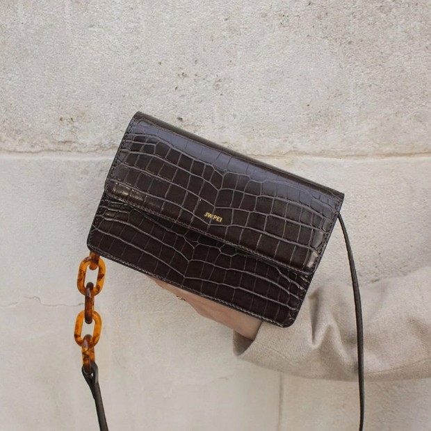 Foto: www.istyle.id JW Pei Crossbody bag/