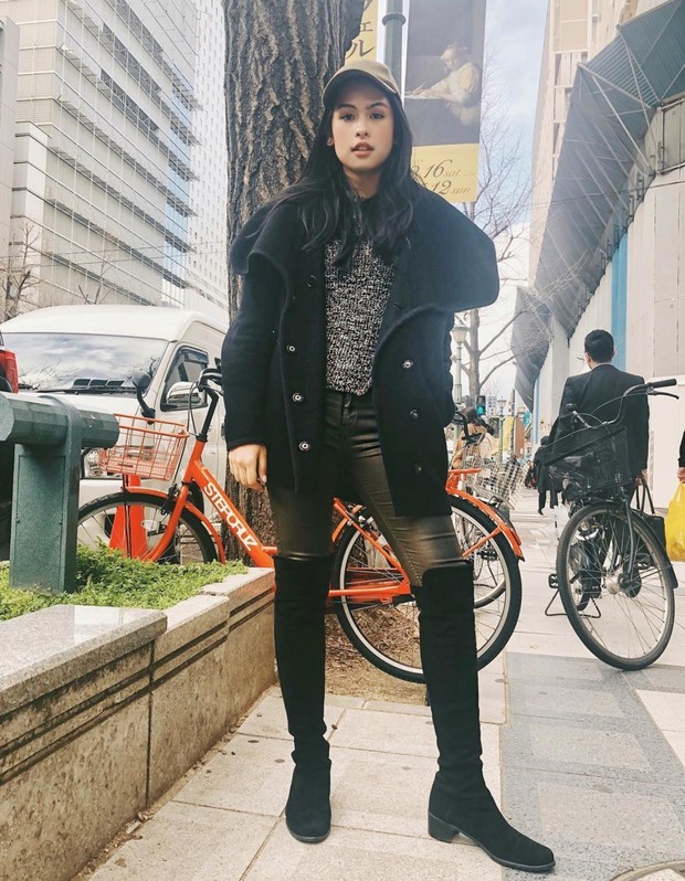 Gaya Serba Hitam ala Maudy Ayunda. Foto: Instagram.com/maudyayunda Gaya Serba Hitam ala Maudy Ayunda. Foto: Instagram.com/maudyayunda