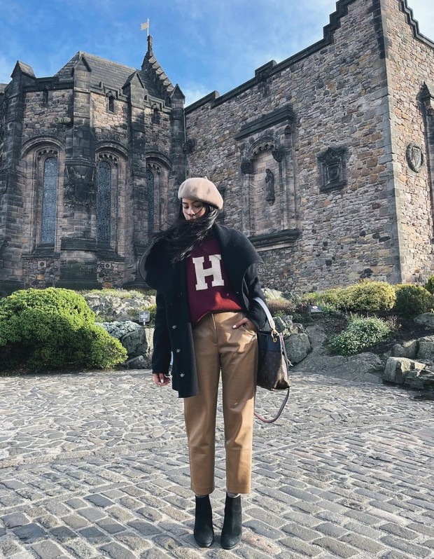 Gaya Serba Hitam ala Maudy Ayunda. Foto: Instagram.com/maudyayunda Gaya Serba Hitam ala Maudy Ayunda. Foto: Instagram.com/maudyayunda