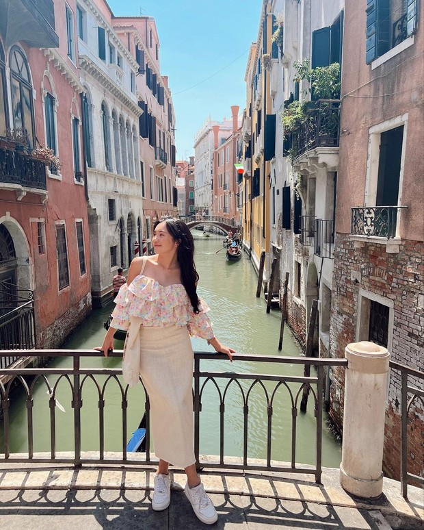 Girl Version / Foto: Instagram /@bebytsabina Contek gaya Beby Tsabina untuk inspirasi first date outfit kamu