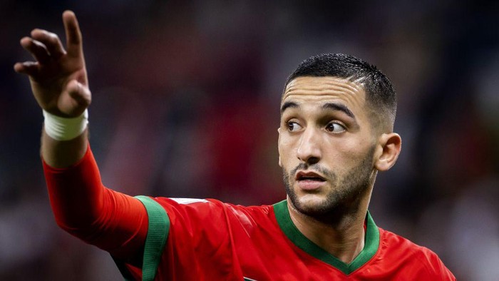 DOHA - Hakim Ziyech of Morocco during the FIFA World Cup Qatar 2022 quarterfinal match between Morocco and Portugal at Al Thumama Stadium on December 10, 2022 in Doha, Qatar. ANP KOEN VAN WEEL (Photo by ANP via Getty Images)