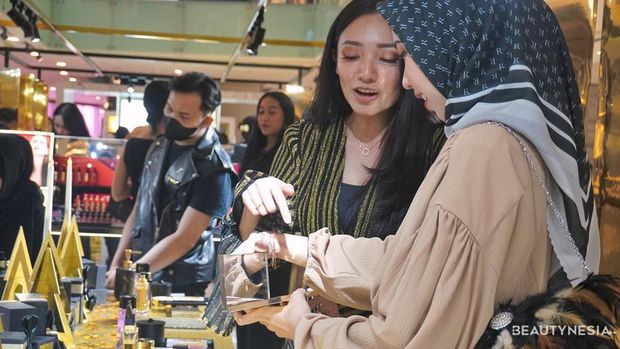 Indulge in Gold intimate gathering & experience session of pop up store YSL Beauty