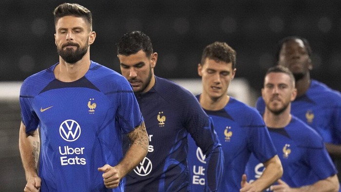 French soccer team player practise during a training session at the Jassim Bin Hamad stadium in Doha, Qatar, Monday, Dec. 12, 2022. France will play against Morocco during their World Cup semifinal soccer match on Dec. 14. (AP Photo/Christophe Ena)
