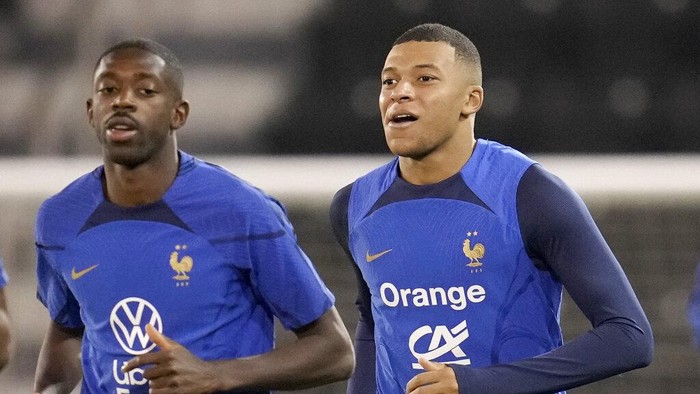 French soccer team player practise during a training session at the Jassim Bin Hamad stadium in Doha, Qatar, Monday, Dec. 12, 2022. France will play against Morocco during their World Cup semifinal soccer match on Dec. 14. (AP Photo/Christophe Ena)