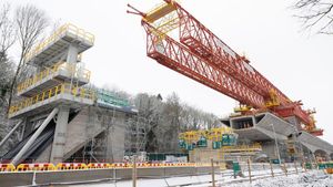 Intip Progres Jembatan Kereta Api Terpanjang di Inggris
