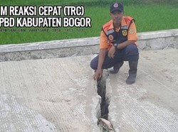 Pergeseran Tanah, Jalan Penghubung Desa di Sukajaya Bogor Patah