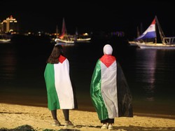Keempat bendera negara itu dipasang untuk menyambut gelaran semifinal Piala Dunia 2022.  