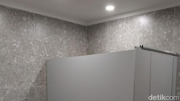 Penampakan Kloset Nyeleneh Malang Creative Center di Luar Bilik Kamar Mandi