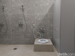 Kloset MCC di Luar Bilik Kamar Mandi, Pemkot Malang: Memang Desainnya Gitu