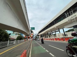 Truk Tabrak Separator, Halte Cawang Ciliwung-Pinang Ranti Tak Layani Penumpang