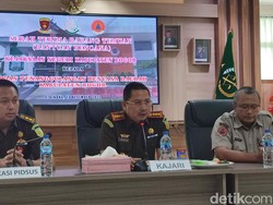 Kejari Bogor Kembalikan Barang Bukti Kasus Korupsi Dana Bencana ke BPBD