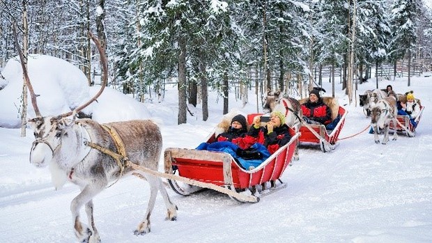 Lapland Village Nikmati liburan natal dengan bermain salju dan menaiki kereta luncur