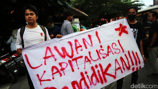 Mahasiswa dan Wali Murid Demo Tolak Relokasi SDN Pocin 1 Depok
