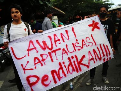 Mahasiswa dan Wali Murid Demo Tolak Relokasi SDN Pocin 1 Depok