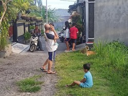 Warga Karangasem Bali Berhamburan ke Luar Rumah Saat Gempa M 4,8
