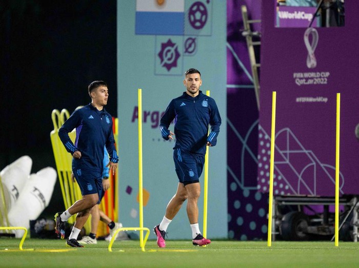 DOHA, QATAR - DECEMBER 12: Paulo Dybala and Leandro Paredes of Argentina during the Argentina Training Session at  on December 12, 2022 in Doha, Qatar. (Photo by Sebastian Frej/MB Media/Getty Images)