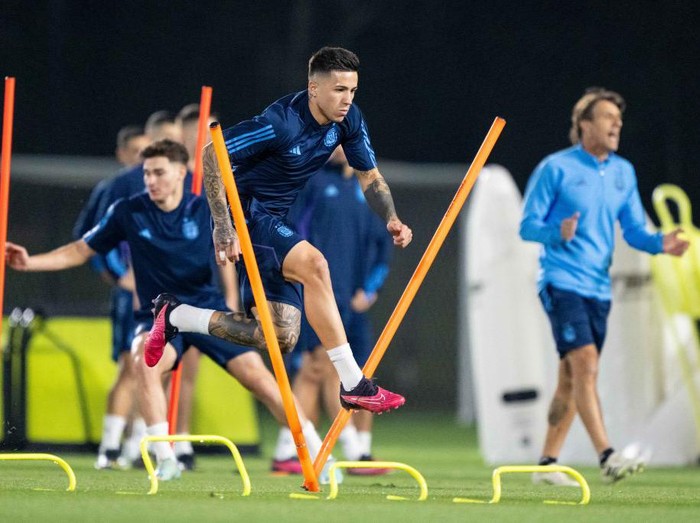 DOHA, QATAR - DECEMBER 12: Enzo Fernandez of Argentina during the Argentina Training Session at  on December 12, 2022 in Doha, Qatar. (Photo by Sebastian Frej/MB Media/Getty Images)