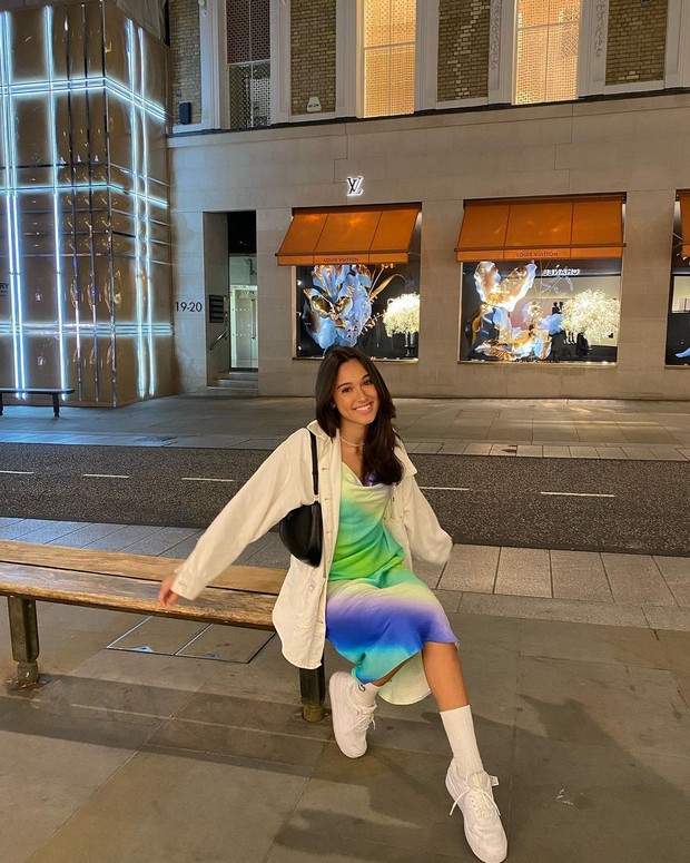 Mix Dress Version / Foto: Instagram /@yasminnapper Contek gaya Yasmin Napper untuk inspirasi first date outfit kamu