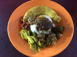 5 Tempat Makan Nasi Kapau Rp 20 Ribuan Buat Makan Kenyang