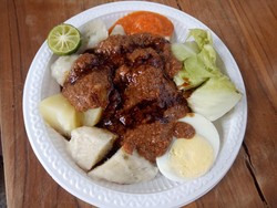 Cicipi Siomay Ikan Tenggiri Satu-satunya di Kota Super Premium Labuan Bajo