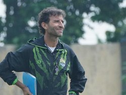 Ujian Berat Luis Milla Jelang Persib Bandung Vs Persita