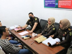 Bareskrim Limpahkan 2 Pengedar Ganja Bersenjata ke Kejari Banda Aceh