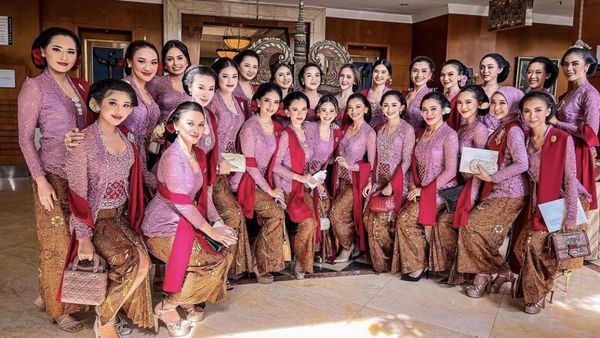Foto: Gaya 34 Puteri Indonesia 2022 Jadi Bridesmaid Erina dan Kaesang