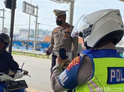 Sosialisasi ETLE di Bandung, Polisi Foto Pelanggar Pakai Ponsel