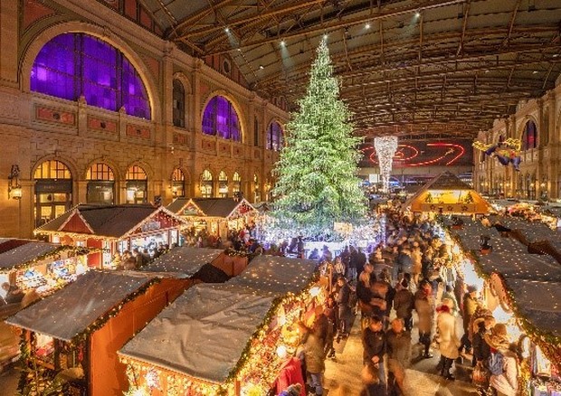 Zurich Christmas Market Merayakan natal dan bernyanyi bersama di Zurich Christmas Market