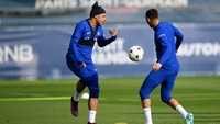 Mbappe dan Hakimi menjalin persahabatan erat di Paris Saint-Germain. (Franck Fife/AFP/Getty Images)  