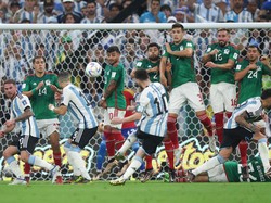 Lionel Messi sekarang sudah mencetak 11 gol di Piala Dunia. Dia resmi menjadi top skor Argentina di Piala Dunia. Messi melewati Gabriel Batistuta yang sebelumnya memegang rekor ini. Batistuta mencetak total 10 gol di Piala Dunia 1994, 1998, 2002. (Alex Grimm/Getty Images)  