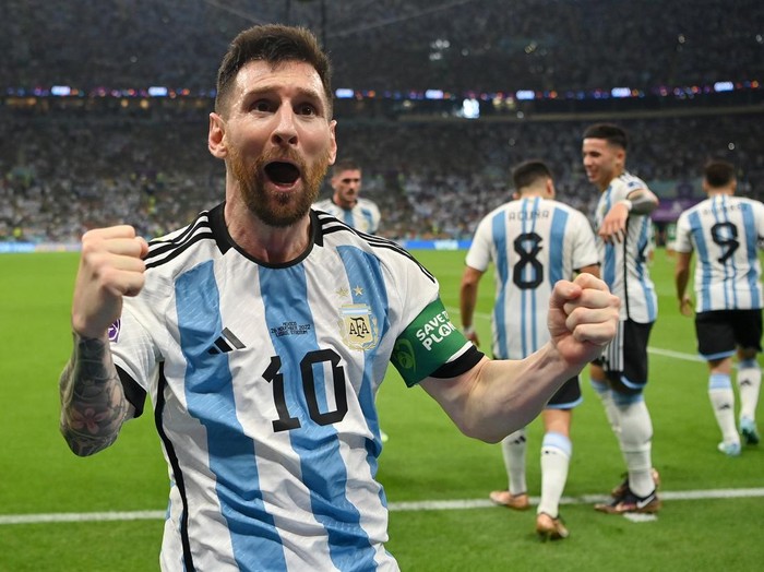 LUSAIL CITY, QATAR - NOVEMBER 26: Lionel Messi of Argentina celebrates scoring their team's first goal during the FIFA World Cup Qatar 2022 Group C match between Argentina and Mexico at Lusail Stadium on November 26, 2022 in Lusail City, Qatar. (Photo by Dan Mullan/Getty Images)