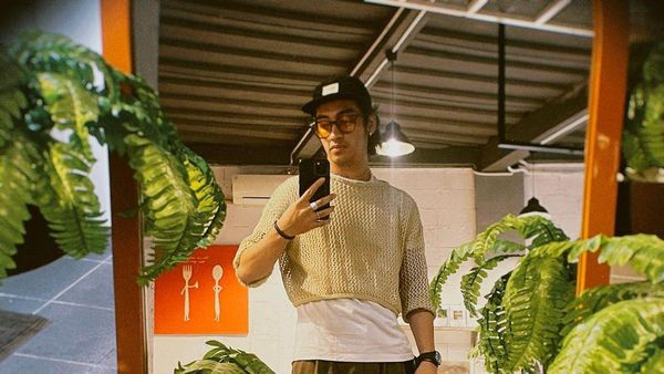 Gaya Keren Abidzar Al Ghifari, Putra Mendiang Ustaz Jefri Saat Kulineran