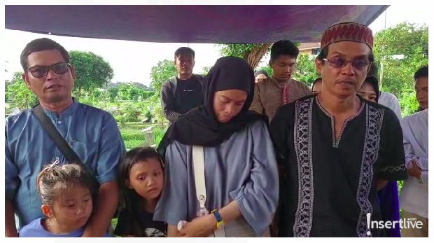 TEGUH KURNIAWAN (IWAN anak ke-2), RIZKY AMALIA (KIKI anak ke-3), SUKMA AGENG WAHYUDI (YUDI anak ke-1)