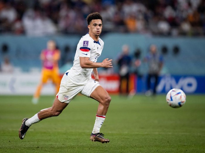 DOHA, QATAR - DECEMBER 03: Antonee Robinson of USA controls the ball during the FIFA World Cup Qatar 2022 Round of 16 match between Netherlands and USA at Khalifa International Stadium on December 03, 2022 in Doha, Qatar. (Photo by Marvin Ibo Guengoer - GES Sportfoto/Getty Images)