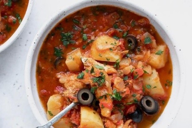 Sajian khas Portugal dengan bahan dasar ikan dan tomat