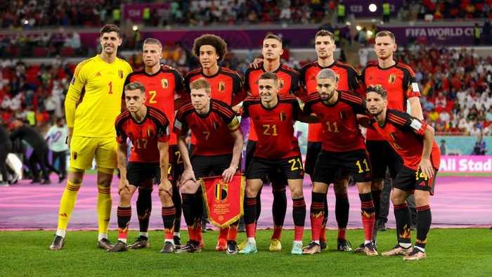 DOHA, QATAR - DECEMBER 01: Belgian players pose for a team photo prior to the FIFA World Cup Qatar 2022 Group F match between Croatia and Belgium at Ahmad Bin Ali Stadium on December 1, 2022 in Doha, Qatar. (Photo by Tnani Badreddine/DeFodi Images via Getty Images)