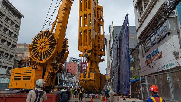 Stasiun MRT Kota Dibangun, Transformer Keruk Tanah hingga 30 Meter