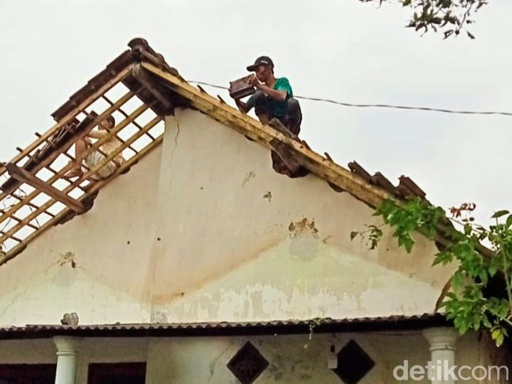 Angin Kencang Terjang 3 Desa di Banyuwangi, Lebih dari 25 Rumah Warga Rusak
