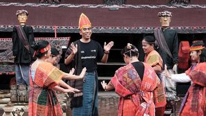 Menari Tor-tor Langsung di Tanah Batak