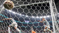 Kroasia dibungkam Argentina pada laga semifinal Piala Dunia 2022 dengan skor 3-0. (Alex Livesey - Danehouse/Getty Images)