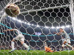 Kroasia dibungkam Argentina pada laga semifinal Piala Dunia 2022 dengan skor 3-0. (Alex Livesey - Danehouse/Getty Images)