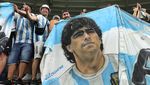 Diego Maradona Dampingi Timnas Argentina dari Tribun