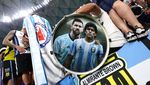 Diego Maradona Dampingi Timnas Argentina dari Tribun