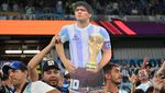 Diego Maradona Dampingi Timnas Argentina dari Tribun