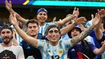 Diego Maradona Dampingi Timnas Argentina dari Tribun