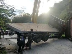 Truk Adu Banteng di Bandar Lampung, 2 Orang Luka