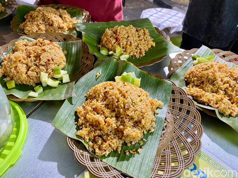 Gerobak LO: Pedas Gurih Nasi Goreng Chili Oil Viral Rp 20.000 di Sabang