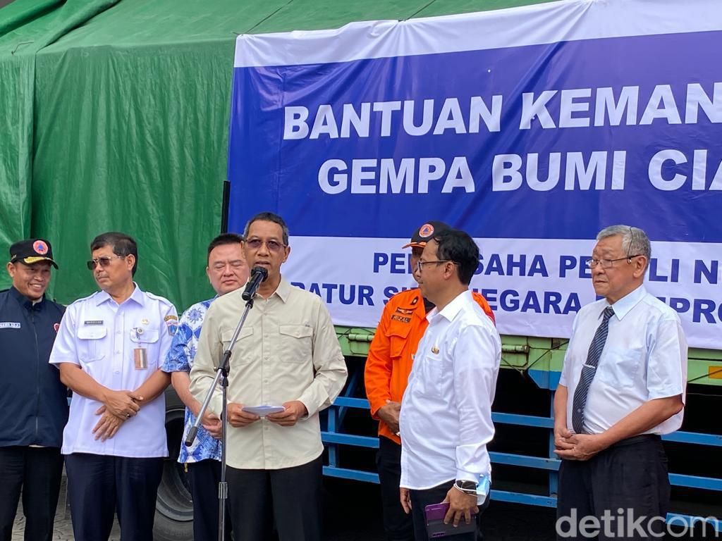 Pj Gubernur Heru Budi Lepas 4 Truk Bantuan untuk Korban Gempa Cianjur